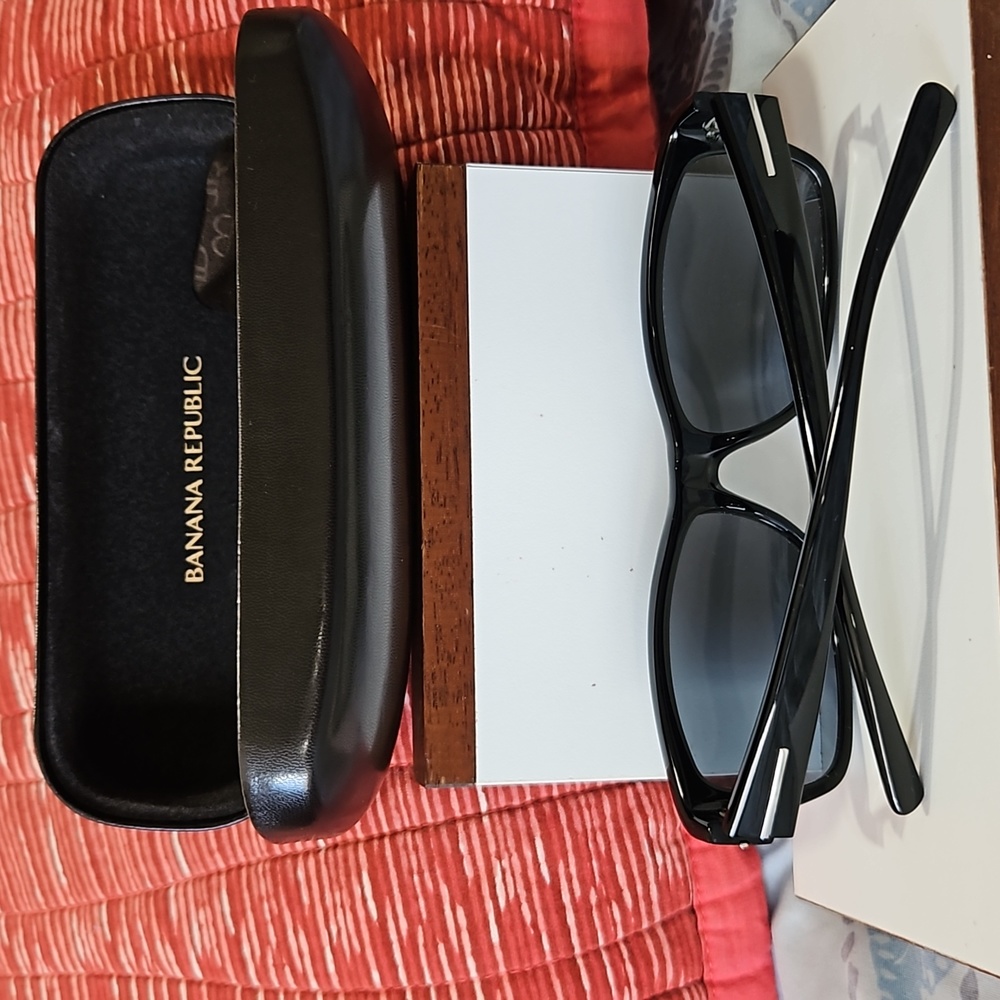 Banana Republic NWOT black sunglasses silver accent,unisex. Case and cloth. - Picture 7 of 7